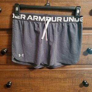 Under Armor Youth XL Woman Small Gray Heat Gear Shorts